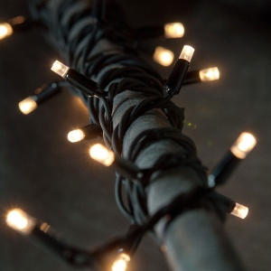 Instalatie Craciun Profesionala de Exterior IP65, 493 m, 4970 Led-uri Mari ,Liniara, Alb cald, Interconectabila, Prelungitor 1.5 m inclus, Fir Negru, Flippy - Img 3