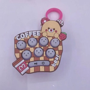 Jucarie pentru copii portabila Flippy, joc Gopher, cu lumini si muzica, tip breloc, model ursulet, material silicon si ABS, maro - Img 3
