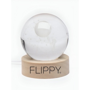 Lampa LED Decorativa, Flippy, cu Bila de Cristal cu Diametru 6cm, Model Astronaut pe Scara catre Luna 3D, Alimentare USB, Suport din Lemn, Lumina Alb Cald - Img 5