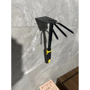 Set 4 Unelte de Gradina Flippy, pentru Plantare, Prelucrare Sol si Ingrijire Plante, Material PVC Carbon, Grebla, Sapaliga cu Cap Dublu, Lopata Mica, Lopata Lata, 43 x 11 cm, Negru/Galben - Img 4