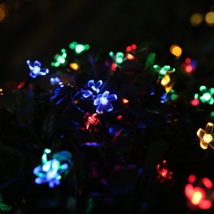 Instalatie Craciun, 5 metri, 20 Becuri LED tip Flori de cires, pentru exterior cu incarcare solara, Multicolor, Flippy - Img 7