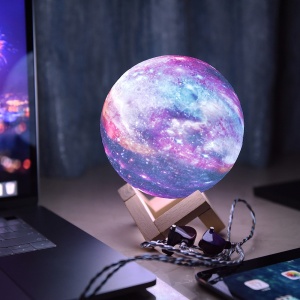 Lampa de veghe in forma de luna cu stele 3D Moon Light, alimentare baterii, stand din lemn inclus, 14 cm, Flippy - Img 4