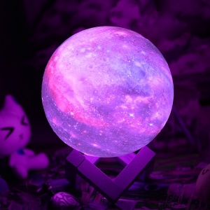 Lampa de veghe in forma de luna cu stele 3D Moon Light, alimentare baterii, stand din lemn inclus, 10 cm, Flippy - Img 4