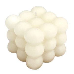 Lumanare Parfumata, Flippy, din Ceara De Soia, Model Cub, Gradient in 3 Culori Pale, 6x6x6 cm, Aroma de Musetel, Alb - Img 1