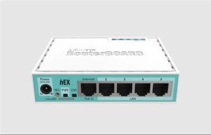 Mikrotik RB750Gr3 hEX
