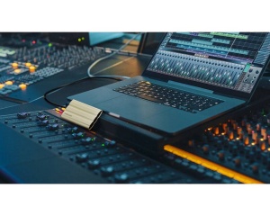 SAMSUNG Portable T7 Shield 4TB crni eksterni SSD MU-PE4T0S * - Img 3