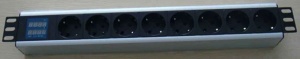 230V razvodni PDU panel 19"/1U sa 8 utičnih mesta, voltmetrom PDU-8SAV-1U