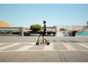 Elektricni trotinet SEGWAY NINEBOT E3 Pro E Silver - Img 10