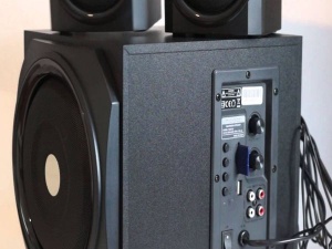 Microlab TMN9BT Aktivni drveni zvucnici 2.1 sistem 40W RMS (18W+2*11W) SD, USB, 3,5mm, Bluetooth - Img 4