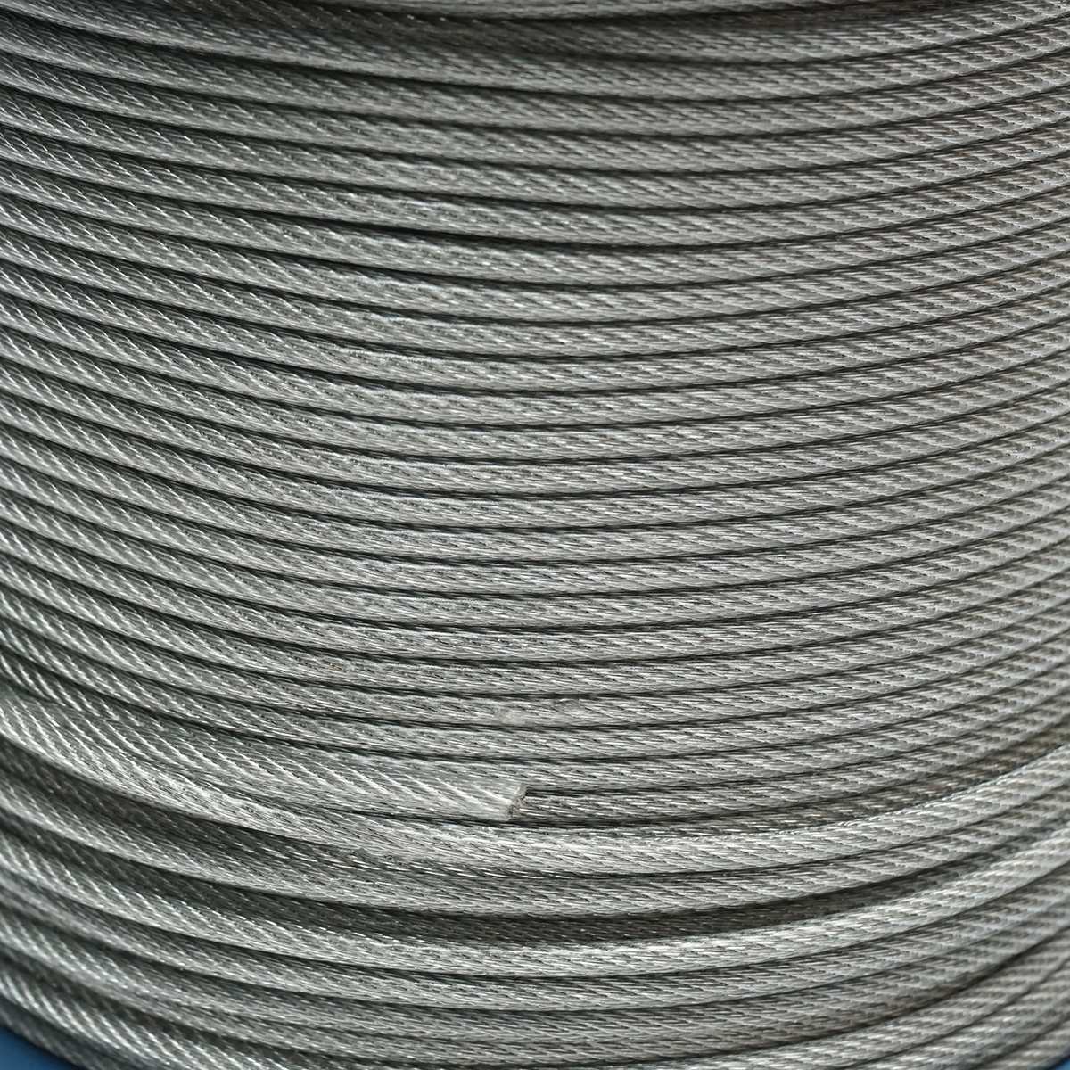 Cablu otel galvanizat cu invelis PVC fi 4mm, foc 6x7+FC, sarcina maxima 539Kg, 200m/rola, greutate 8.08Kg , Cod: DISSW37 - 1 | YEO
