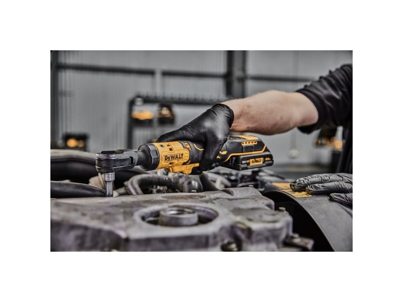 Cheie cu clichet fără fir DEWALT 18 V (fără acumulator + încărcător) DCF512N