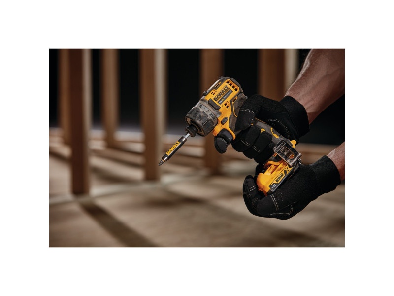 Șurubelniță fără fir DEWALT 12 V fără perie de carbon (2 x acumulator 2.0 Ah + încărcător) DCF601D2