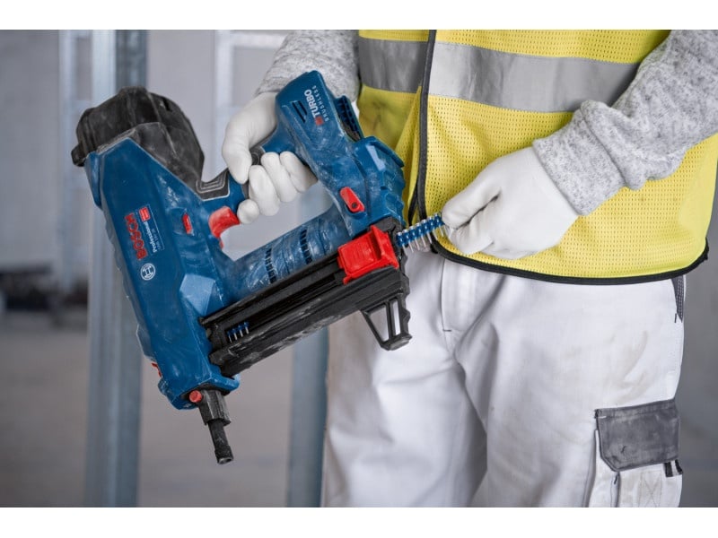 BOSCH BITURBO Pistol de bătut cuie pentru beton fără fir GNB 18V-38 (fără acumulator și încărcător)