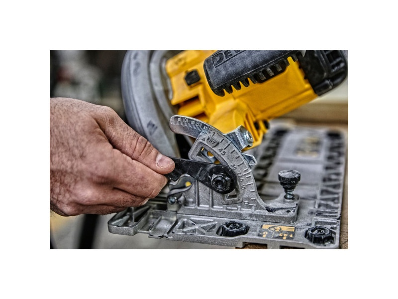 DEWALT Ferăstrău circular 1600 W DWE576K - 3 | YEO