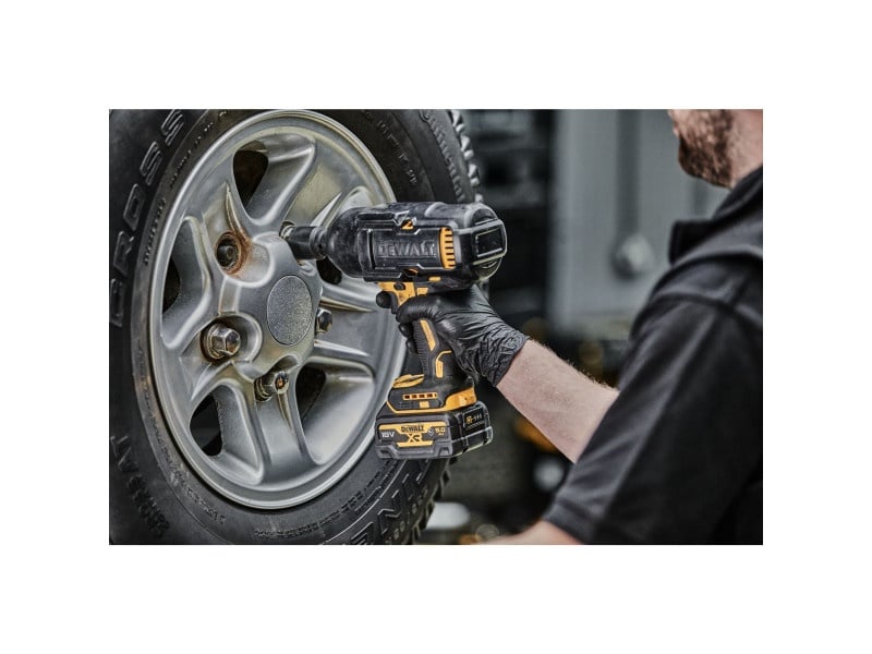 Șurubelniță cu impact DEWALT fără fir 18 V fără perie de carbon (2 baterii de 5,0 Ah + încărcător) DCF900P2G