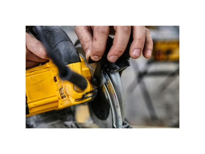 DEWALT Ferăstrău circular 1600 W DWE576K - 4 | YEO