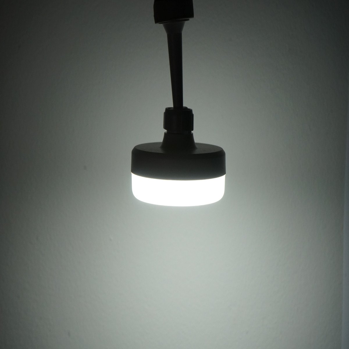 Lampa tip bec LED E27, 6W, 220V, IP20, corp iluminat pivotant 360 grade, cu prindere in fasung interior/exterior, Cod: BK69412 Echivalență: DISEM33, Breckner Germany