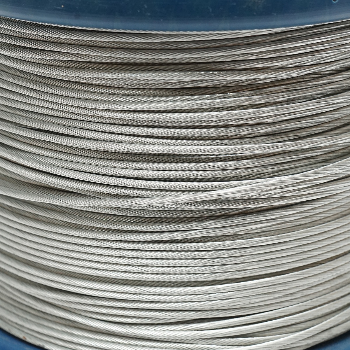 Cablu otel galvanizat fi 2mm, foc 1x19, sarcina maxima 80Kg, 250m/rola, greutate 4.8Kg, Cod: DISSW39 - 1 | YEO