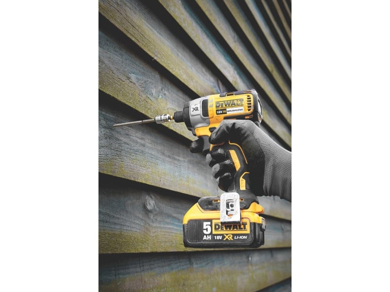 DEWALT acumulator fără fir 18 V fără perie de carbon DCK266P2