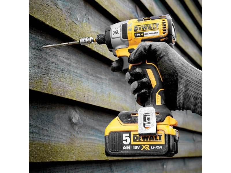 Șurubelniță cu impact DEWALT fără fir 18 V fără perie de carbon (2 baterii de 5,0 Ah + încărcător) DCF887P2