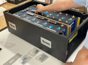 Cutie stocare pentru baterii 3.2V, LifePo4, 16x280Ah cu BMS 48V, rack stocare, Cod: DISLE03, Brand: BRECKNER GERMANY - Img 2