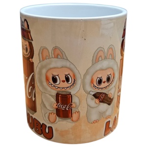 Cană Labubu „Coca-Cola” 330 ml – ceramică cu design adorabil - Img 2