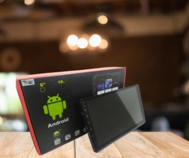 Мултимедия за кола с 10-инчов дисплей и Android операционна система