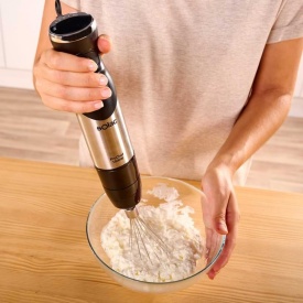 SOLAC BA5611 е пасатор, който ще преобрази вашето кулинарно изживяване с изключителна мощност, многофункционалност и елегантен дизайн. Създаден за модерната кухня, този уред е идеалният избор за всеки, който търси надежден помощник за приготвяне на разноо