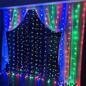 Светеща LED завеса със 120лед светлини, 3м дължина и черен кабел, висулки 60/40/30, влагоустойчива.