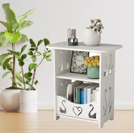 Компактна бяла PVC маса с декоративни изрязани орнаменти и три нива за съхранение