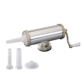 Със здрава стоманена конструкция и хоризонтален дизайн, пълначката осигурява максимална стабилност и контрол, като елиминира проблемите с разливането и неравномерното пълнене.