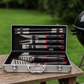 Луксозен Комплект от 11 Инструмента за Барбекю в Алуминиев Куфар – Идеалният Избор за Перфектно Барбекю