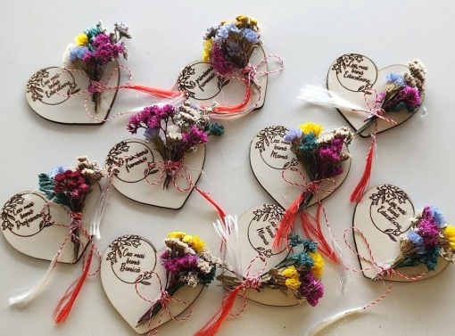 Martisor cu flori uscate inima