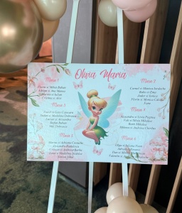Opis - așezare invitați la mese tematica Tinkerbell