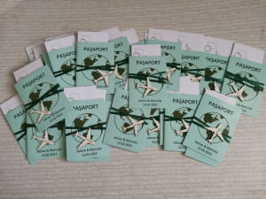 Invitatie tip Pasaport Avion Gravat #2