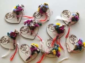 Martisor cu flori uscate inima