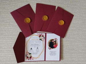 Invitatie cu sigiuliu auriu