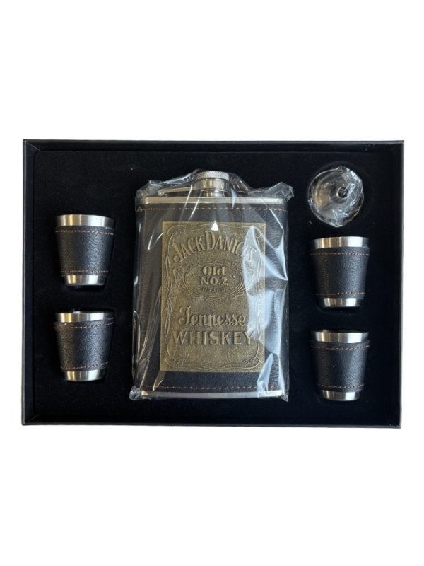 Подаръчен комплект с манерка и шотове Jack Daniels