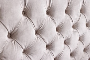 PAT DEOSEBIT, PARIS 160X200, DIN LEMN MASIV SI CATIFEA DE CULOARE CHAMPAGNE, STIL CHESTERFIELD - Img 3