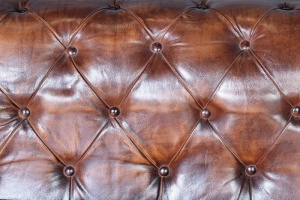 CANAPEA 200CM, MARO ANTICHIZAT, DIN PIELE, STIL CHESTERFIELD - Img 4