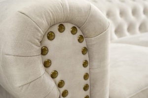 CANAPEA CHESTERFIELD 3 LOCURI 200CM, DE CATIFEA CULOARE CHAMPAGNE, STIL CLASIC, ARTIM GROUP SELECTION - Img 3