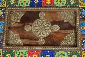 MASUTA DE CAFEA YORK 120CM, MARO/MULTICOLORA, DIN LEMN DE TRANDAFIR, STIL VINTAGE - Img 3