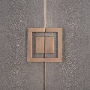 BUFET/BAR BLOOMINGVILLE, 182 CM, BEJ/NEGRU/AURIU ANTICHIZAT, DIN LEMN DE STEJAR SI PIELE ECOLOGICA, STIL MODERN, B2 - Img 5