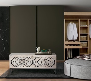 LADA PENTRU DEPOZITARE/CUFAR DORA 116CM, ALB ANTICHIZAT/NEGRU, LEMN DE MANGO SCULPTAT SI METAL, GINER Y COLOMER