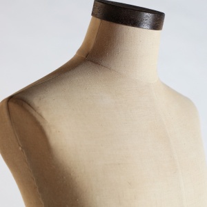 DECORATIUNE MANECHIN LOLO REF. 28382, DIN METAL, STIL MODERN, VIC - Img 3