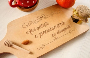 Tocator lemn clasic personalizat Aici gateste o pensionara cu dragoste
