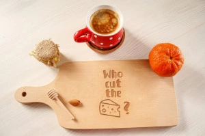 Tocator lemn clasic personalizat Who cut the cheese - Img 2