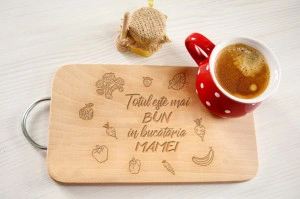 Tocator lemn maner metal personalizat Totul este mai bun in bucataria mamei