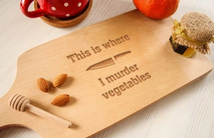 Tocator lemn clasic personalizat This is where I murder vegetables