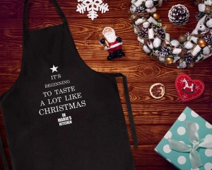 Sort de bucatarie personalizat cu nume It's beginning to taste a lot like Christmas